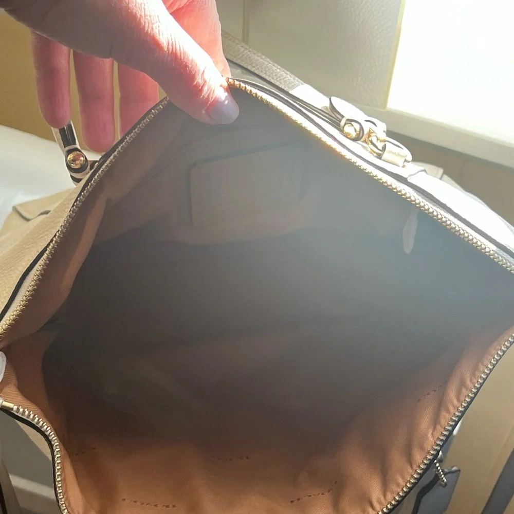 Coach ‼️‼️LIKE NEW ‼️‼️‼️pebbled leather Cream Crossbody Bag with Straps♥️♥️♥️ - Picture 10 of 17